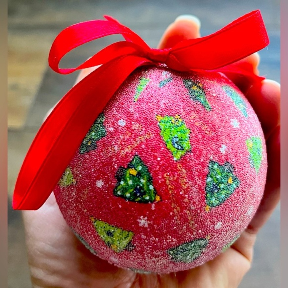 Christmas Ornaments Red Cream Holly Berry Christmas Tree Frosted Round Set of 8 - Picture 3 of 9